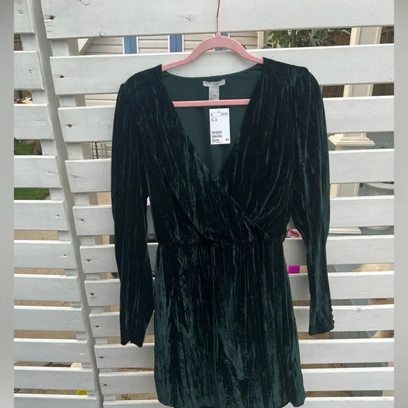 H&M Green emerald valour cocktail dress. Never worn in perfect condition. - Picture 3 of 5